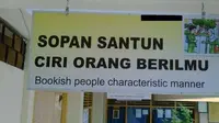 6 Tulisan Bahasa Inggris di Sekolah Ini Nyeleneh, Bikin Tepuk Jidat