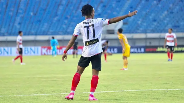 Sering Dikira Pemain Asing, Ini 6 Potret Ronaldo Kwateh