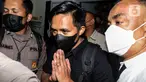 Ajudan Irjen Pol Ferdy Sambo, Bhayangkara Dua Richard Eliezer Pudihang Lumiu atau Bharada E (baju hitam) berjalan keluar usai pemeriksaan di Kantor Komnas HAM, Jakarta, Selasa (26/7/2022). Bharada E  dimintai keterangan terkait tewasnya Brigadir J alias Nofriansyah Yosua Hutabarat. (Liputan6.com/Johan Tallo)
