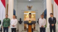 Presiden Prabowo Subianto dalam konferensi pers soal bonus dan THR hari raya Idul Fitri di Istana Merdeka Jakarta, Senin (10/3/2025). (Liputan6.com/ Lizsa Egeham)