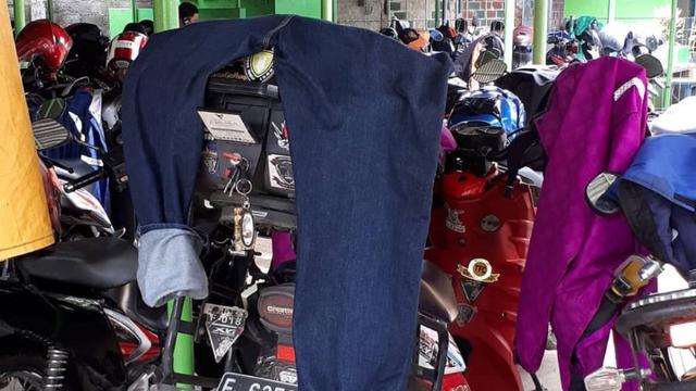Bikin Tepuk Jidat, 7 Cara Lucu Jemur Baju Cuma Ada di Indonesia