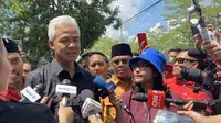Calon presiden nomor urut 3, Ganjar Pranowo angkat bicara terkait kritikan Gibran Rakabuming Raka terkait sarana prasarana SMK di Jawa Tengah yang dinilai sudah ketinggalan zaman.