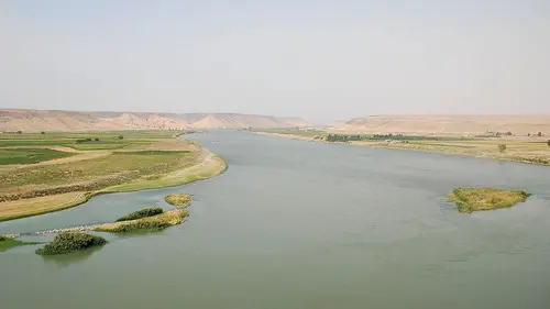 Sungai Eufrat yang disebut berasal dari surga, namun fenomena keringnya juga jadi tanda kiamat. (Wikimedia commons)