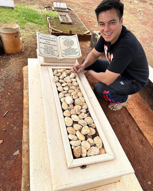 Kerinduan yang Membuat Baim Wong Menangis dalam Salat