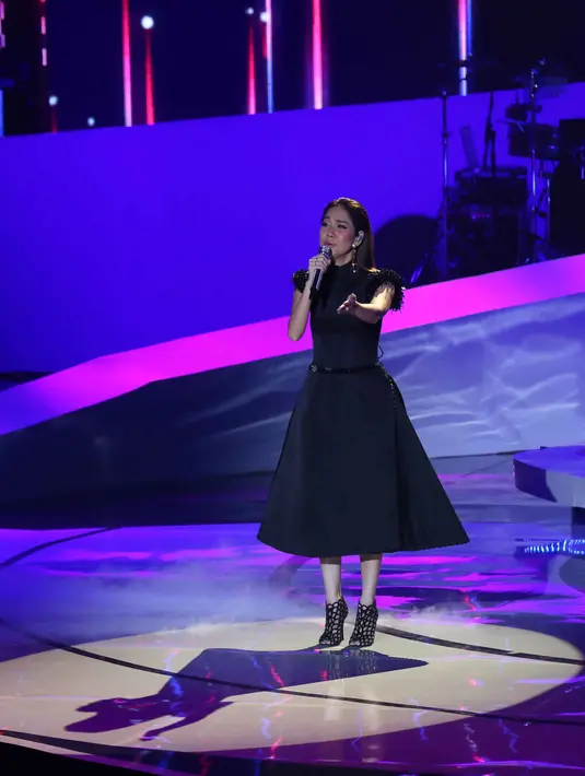 Sebagai salah satu idolanya, istri Ashraf Sinclair itu melihat lagu-lagu milik Yovie memiliki syarat makna. Bahkan, semuanya memiliki pesan mendalam. (Nurwahyunan/Bintang.com)