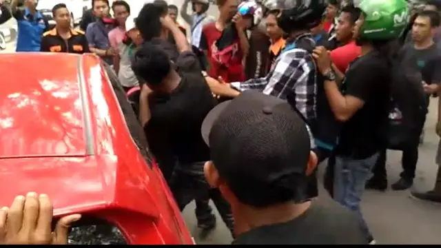 Demo Tolak Transportasi Online di Kendari