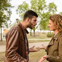 Pasangan zodiak bertengkar. (Foto: Vera Arsic/ Pexels)