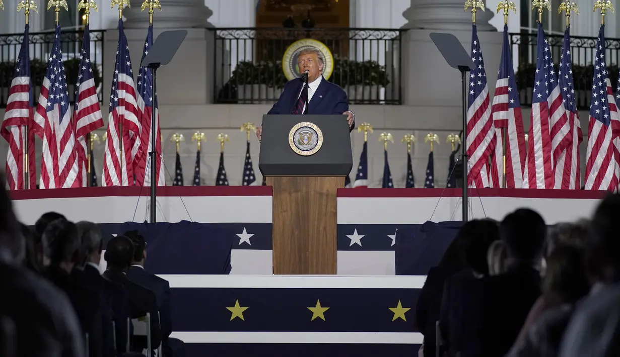 Presiden Amerika Serikat Donald Trump menyampaikan pidato pada hari keempat Konvensi Nasional Partai Republik di Gedung Putih, Washington DC, Amerika Serikat, Kamis (27/8/2020). (AP Photo/Evan Vucci)