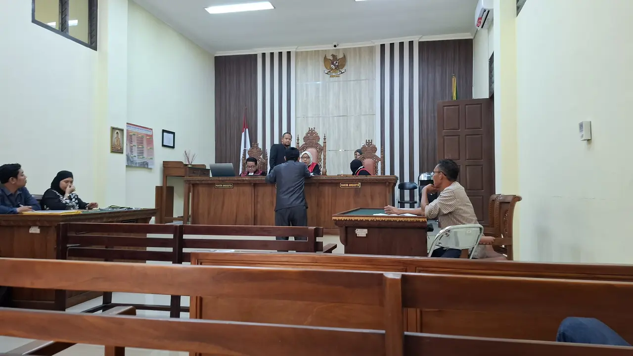 Persidangan perdata di PN Tanjungkarang kasus dugaan penipuan dengan modus bisa meloloskan seleksi ASN Kemenkumham. Foto : (Liputan6.com/Ardi).