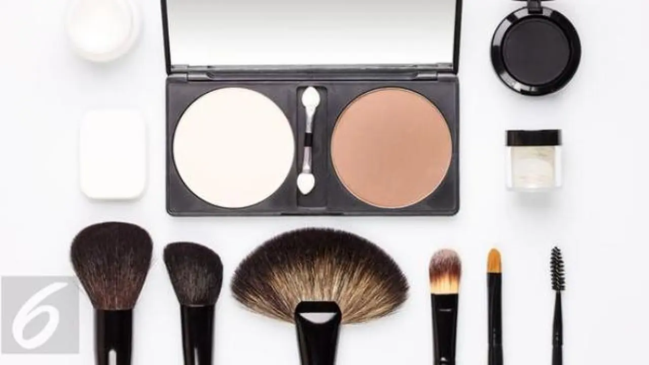 Coba Tester Makeup? Ini Cara Aman Menggunakannya