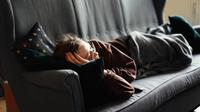 Ilustrasi sedang merasa malas, mager, rebahan. (Photo by Adrian Swancar on Unsplash)
