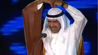 Presiden Dewan Olimpiade Asia (OCA), Sheikh Ahmad Al Fahad Al Sabah, dalam Upaca Penutupan Asian Games 2018 membuat gestur hati. (Foto: Screenshoot Vidio.com Asian Games 2018)