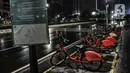 Deretan sepeda terparkir di sekitar Bundara HI, Jalan MH Thamrin, Jakarta, Kamis (31/12/2020). Kawasan Jalan MH Thamrin-Sudirman ditutup pada malam Tahun Baru untuk mencegah kerumunan warga sekaligus memutus penyebaran COVID-19. (merdeka.com/Iqbal S. Nugroho)