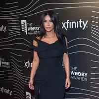 Beberapa saat setelah kejadian perampokan yang menimpa Kim di sebuah hotel mewah di bilangan kota Paris, terlihat kehadiran Jonathan Cheban yang merupakan sahabat karib Kim. (AFP/Bintang.com)