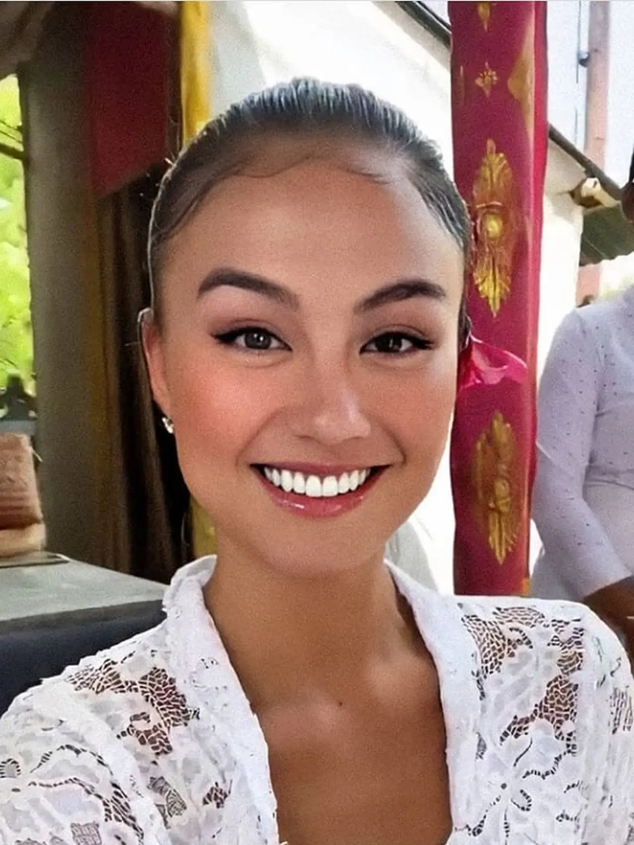 6 Potret Agnez Mo Pakai Kebaya Tradisional Bali Cantik Memesona Hot 