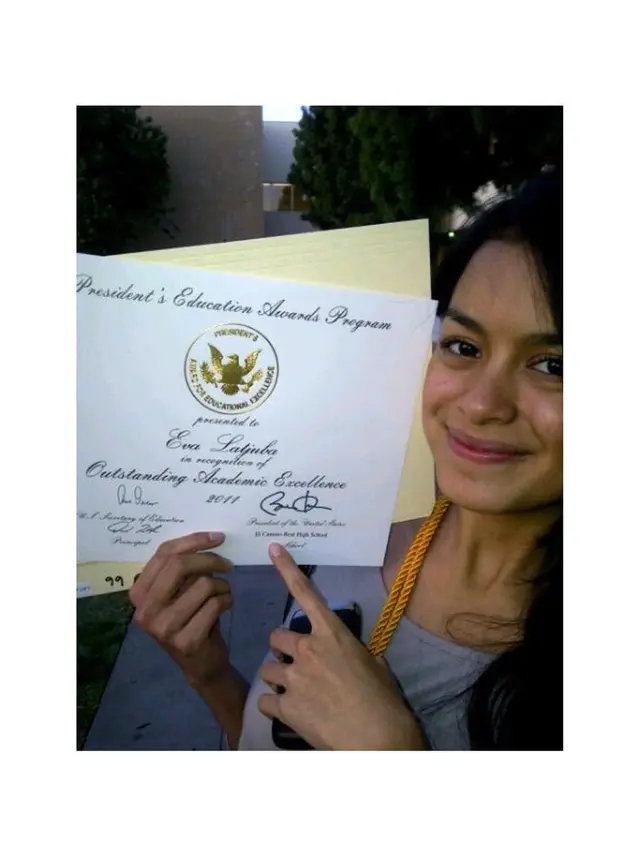 Sophia Latjuba unggah potret lawas Eva Celia bertepatan momen sang putri ultah ke-30 (Foto: instagram @sophia_latjuba88)