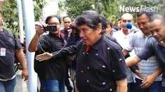 Mantan Deputi Gubernur BI Aulia Pohan menggunakan hak pilih Pilkada DKI Jakarta di TPS 6, Rawa Barat, Kebayoran Baru, Jakarta Selatan. Usai mencoblos besan SBY ini enggan bicara banyak terkait laporan Antasari Azhar ke Bareskrim Polri.