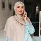 Ditengah padtanya jadwalmu dan energi yang mulai menurun menjelang Magrib, kamu dapat tampil segar saat menghadiri buka puasa bersama di kantor dengan makeup look flawless tipis. [Dok/freepik.com/marymarkevich]