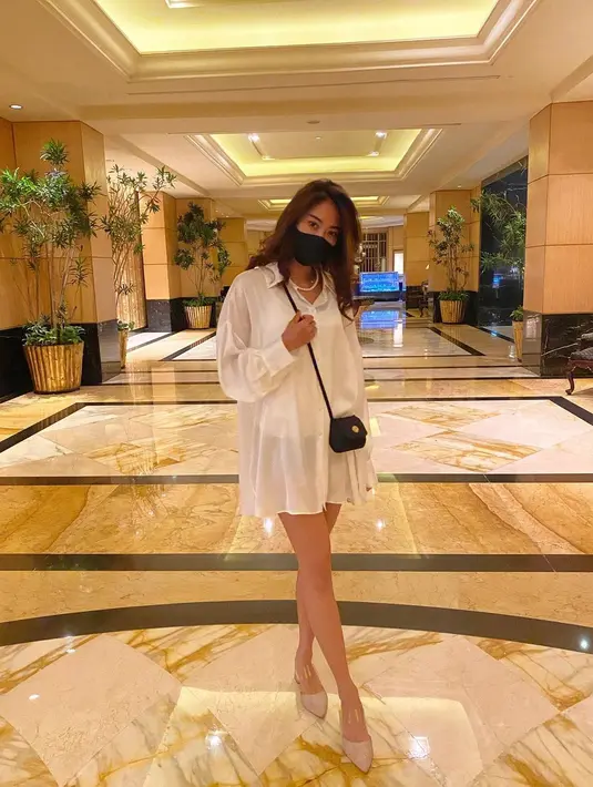 Tidak menyebutkan secara langsung siapa pelakunya, Widy hanya menyebutkan ciri-ciri dari orang tersebut. Menurutnya, tidak sesuai dengan usia dan fase kehidupan sang pelaku saat itu. (Instagram/_widikidiw_)