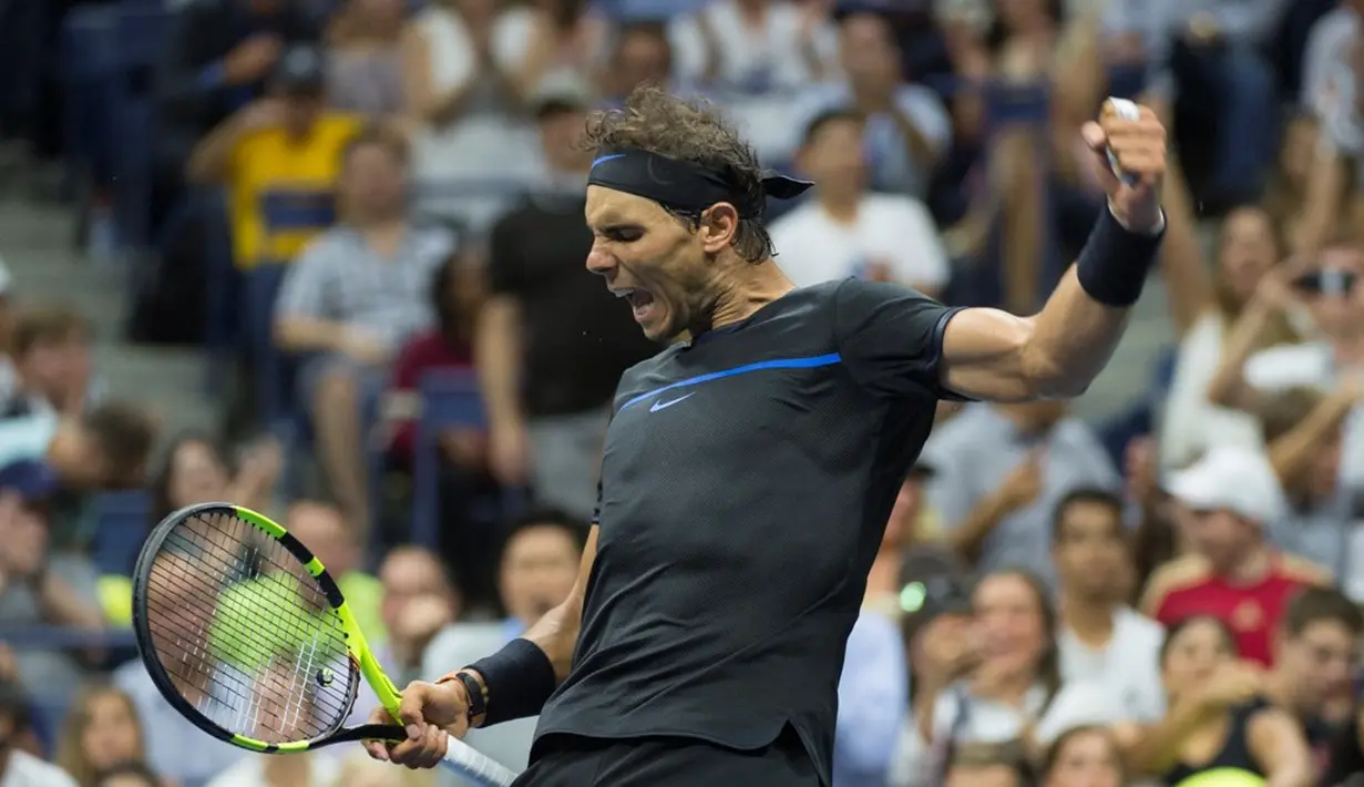  Ekspresi petenis Spanyol, Rafael Nadal, saat meraih poin melawan petenis Rusia, Andrey Kuznetsov, dalam turnamen tenis AS Terbuka di USTA Billie Jean King National Tennis Center, New York, (2/9/2016). (AFP/Don Emmert)