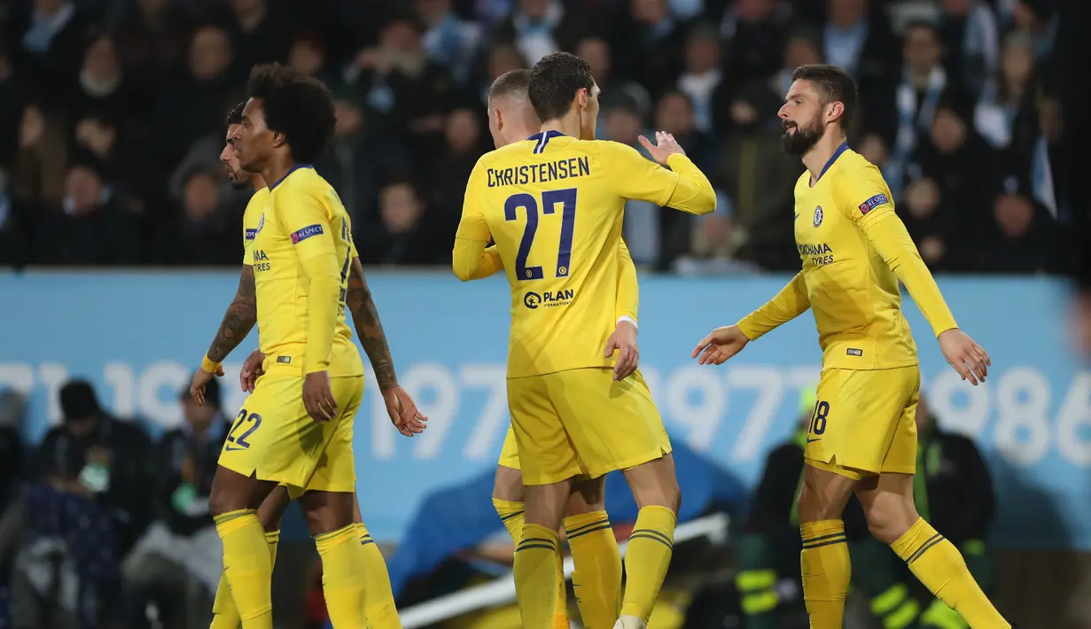 Selebrasi pemain Chelsea usai Olivier Giroud mencetak gol pada leg 1, 32 besar Liga Europa yang berlangsung di stadion Swedbank, Malmo, Jumat (15/2). Chelsea menang 2-1 atas Malmo FF (AFP/Andreas Hillergen)