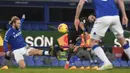 Riyad Mahrez kembali menjadi momok menakutkan buat Everton melalui sepakan terukur yang melengkung, dan lagi-lagi membuat Pickford tak berdaya. (Foto: AP/Pool/Michael Regan)