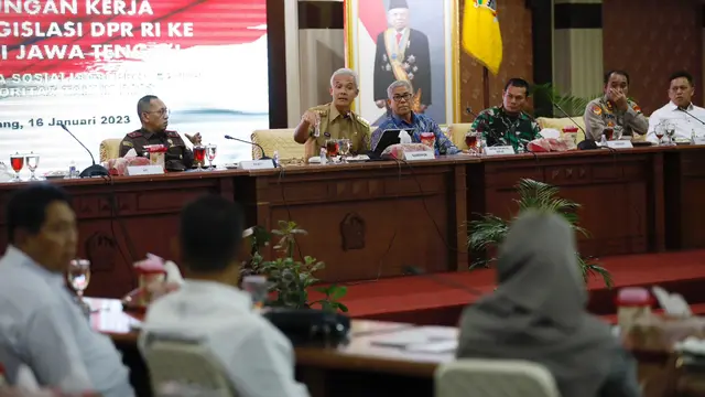 Gubernur Jawa Tengah Ganjar Pranowo, menerima kunjungan kerja DPR RI dalam rangka melakukan sosialisasi Program Legislasi Nasional (Prolegnas) RUU prioritas untuk tahun 2023-2024.