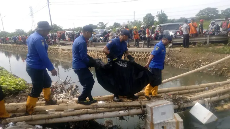 Jasad Bocah Korban Banjir Tangerang, Ditemukan Tersangkut di Kali Item Jakbar