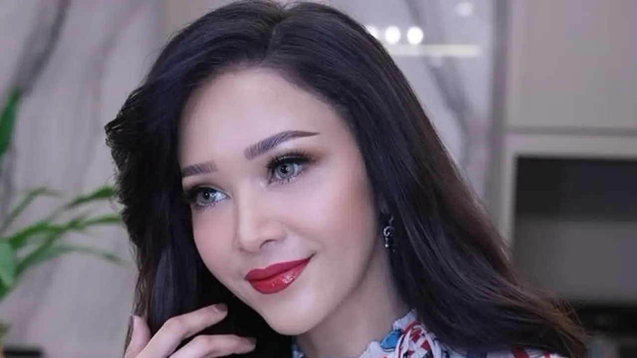 Tampilan Terbaru Maia Estianty