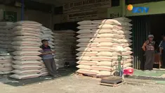  Para pedagang menilai peraturan baru dari pemerintah melalui Permendag membingungkan dan tidak masuk akal.
