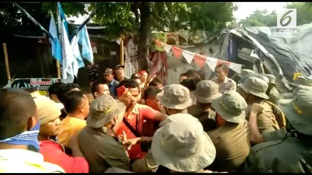 VIDEO: PKL Tidak Terima Tenda Dibongkar Satpol PP