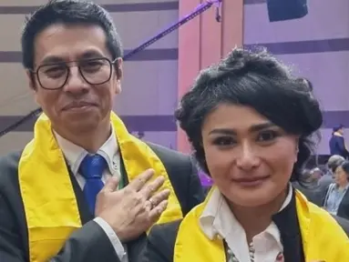 Setelah lama absen dari layar kaca, Tamara Geraldine resmi ditahbiskan sebagai pastor. Penetapan ini terjadi pada 7 Maret 2025, bersama sang suami, Paul Tuanakotta. Kabar gembira ini diumumkan putri mereka, Minerva, lewat unggahan Instagram. (Liputan6.com/IG/@minerva_gabriela)
