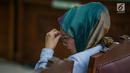 Terdakwa kasus dugaan penyebaran berita bohong atau hoaks Ratna Sarumpaet menjalani sidang dengan agenda pembacaan tuntutan oleh Jaksa Penuntut Umum di PN Jakarta Selatan, Selasa (28/5/2019). Ratna dituntut 6 tahun penjara di kasus penyebaran berita bohong atau hoaks. (Liputan6.com/Faizal Fanani)