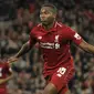 Penyerang Liverpool, Daniel Sturridge, melakukan selebrasi usai membobol gawang Chelsea pada laga Piala Liga Inggris di Stadion Anfield, Rabu (26/9/2018). Liverpool takluk 1-2 dari Chelsea. (AP/Rui Vieira)