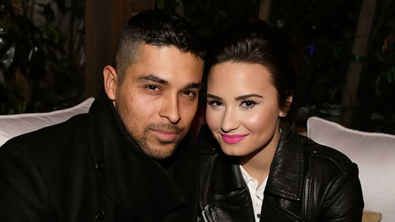 demi-lovato-131225b.jpg