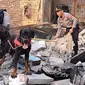 Polisi kerahkan anjing pelacak K9 cari korban kebakaran Depo Pertamina Plumpang, Koja, Jakarta Utara. (Merdeka.com/Lydia Fransisca)