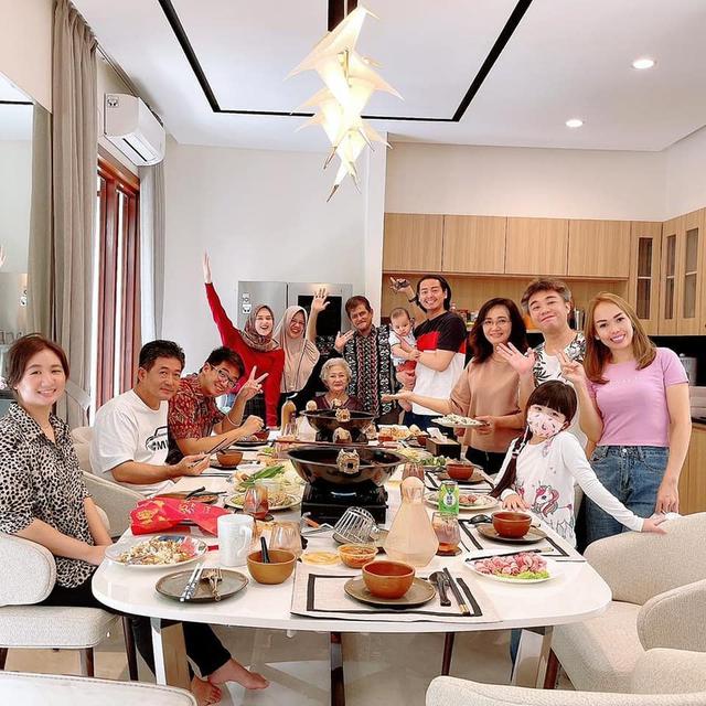 6 Momen Persiapan Artis Rayakan Tahun Baru Imlek 2021, Seru Banget