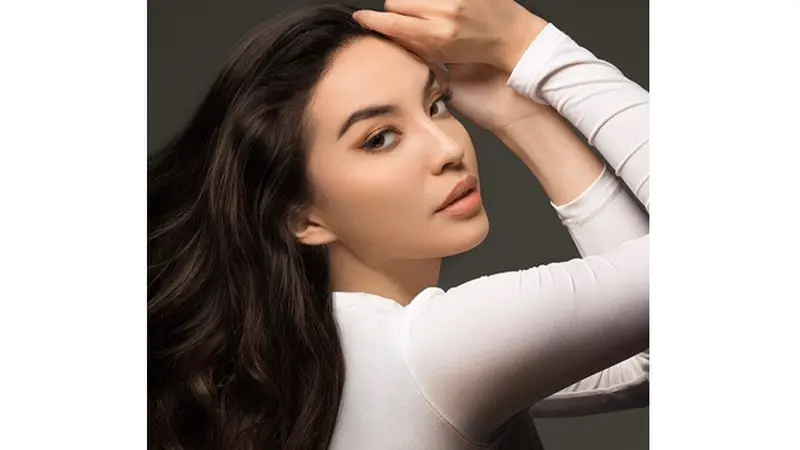 Digosipkan Dekat dengan Zack Lee, Ini 6 Potret Cantik Manohara