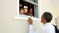 Kicauan Obama tentang Cinta Kalahkan Luapan Emosi Donald Trump