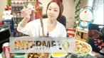 Hobi banyak makan wanita cantik ini justru membawanya menjadi seorang jutawan dan menjadikan dirinya terkenal.
