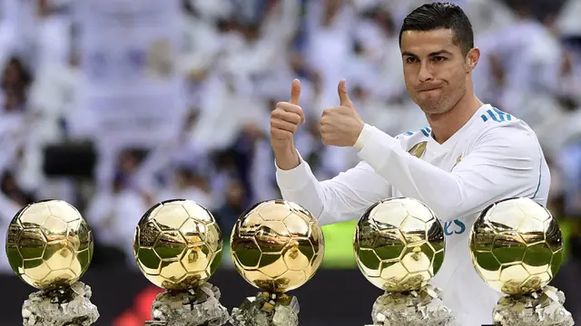 Foto: Real Madrid Jauhi Barcelona, Karim Benzema Jadi Pemain ke-8 Los Blancos yang Sabet Ballon d'Or, Ini Daftar Lengkapnya
