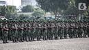 Prajurit TNI AD mengikuti Apel Gelar Pasukan Jajaran TNI AD di Lapangan Monas, Jakarta, Selasa (25/1/2022). Pasukan TNI AD dan Alutsista dipamerkan saat mengikuti gelar apel pasukan. (Liputan6.com/Faizal Fanani)