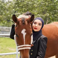 Sebagai aktris dan juga desainer, Zaskia Sungkar sempat menyebut bahwa berkuda jadi bentuk healingnya [@zaskiasungkar15]