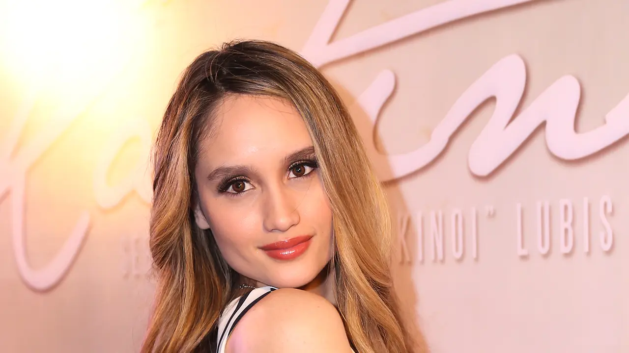 [Bintang] Cinta Laura