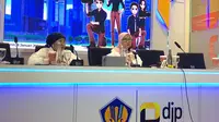 Direktur Penyuluhan, Pelayanan, dan Hubungan Masyarakat Direktorat Jenderal Pajak (DJP) Kementerian Keuangan Dwi Astuti, dalam media briefing Update Kebijakan Perpajakan Terkini, di Kantor DJP, Senin (8/1/2024). (Tira/Liputan6.com)