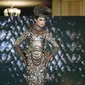 Potret Kostum 'Komodo Dragon' Ayu Maulida di Ajang Miss Universe 2020, Curi Perhatian. (Sumber: Instagram/royalstory.picture)