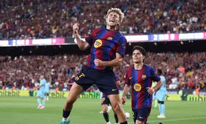 Gelandang Barcelona, Fermin Lopez, merayakan gol yang dicetaknya ke gawang Athletic Club dalam laga tunda jornada pertama La Liga Spanyol di Camp Nou, Jumat (28/8/2026) dini hari WIB. (Josep LAGO / AFP)
