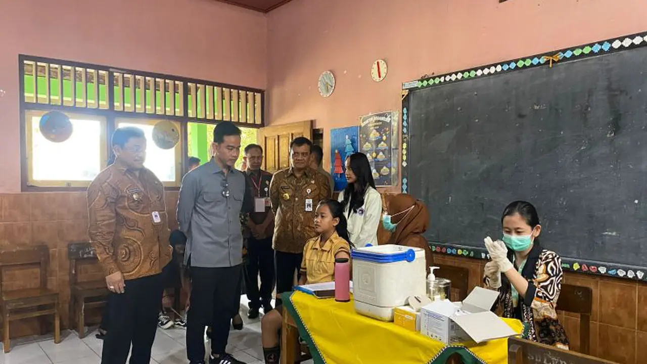 Wakil Presiden Gibran Rakabuming Raka tiba di Salatiga, Jawa Tengah, untuk meninjau pelaksanaan Cek Kesehatan Gratis (CKG) dan imunisasi untuk siswa di SDN Ledok 05. (Istimewa)