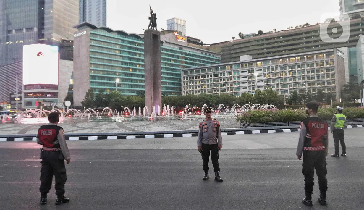 Sebelumnya, pihak Kepolisian bersama Pemprov DKI Jakarta sudah mengeluarkan surat edaran yang membatasi pergerakan kendaraan besar di sejumlah ruas jalan di Jakarta. (Liputan6.com/Angga Yuniar)