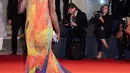 Jodie Turner-Smith berpose untuk fotografer setibanya pada pemutaran perdana film 'Bardo' dalam Venice Film Festival 2022 di Venesia, Italia, 1 September 2022. Jodie memamerkan lengannya yang kencang saat dia berpose untuk fotografer pada Venice Film Festival 2022. (Photo by Vianney Le Caer/Invision/AP)